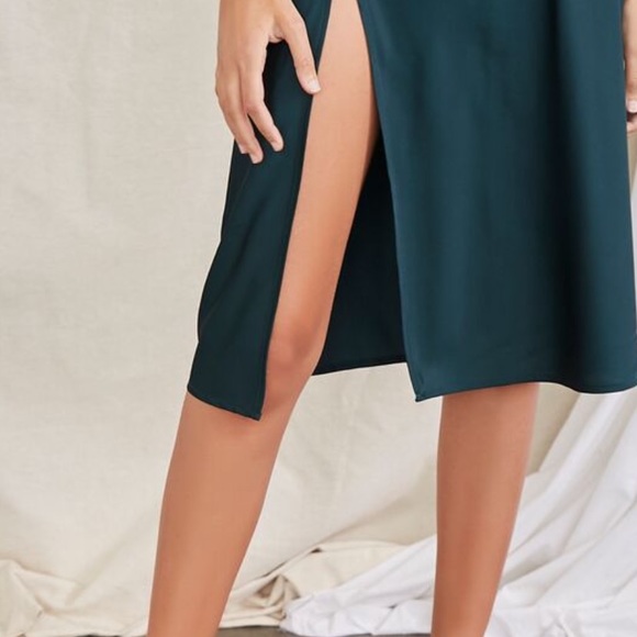 Emerald/Hunter Satin Skirt 💚 - Picture 4 of 6